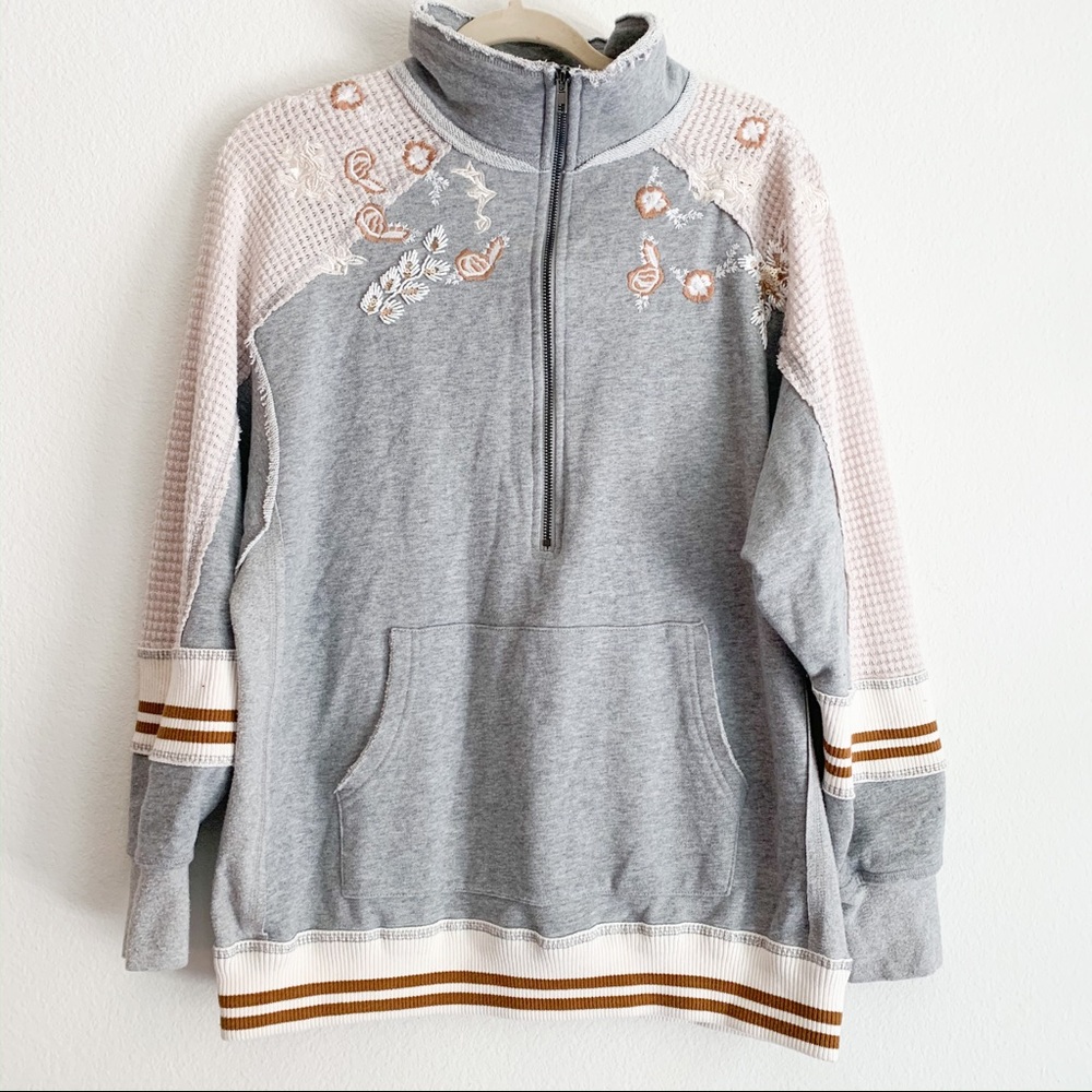 Gimmicks by BKE Gray Beaded Embroider Pullover L